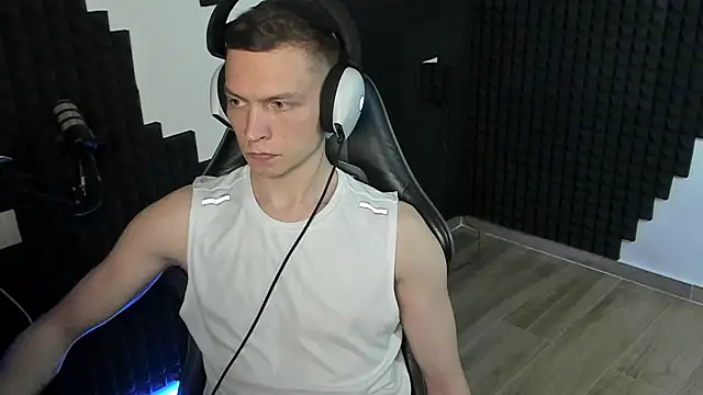 More_than_friend webcam show