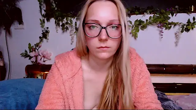 Chat XXX en directo de Tiny_Lolicoon