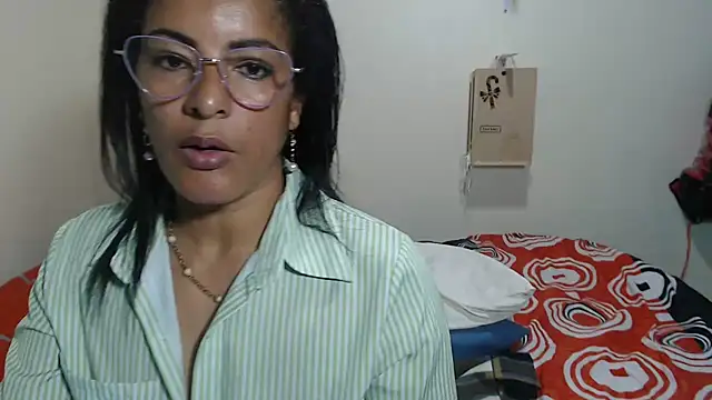 kateleyagrey: διαδικτυακό σόου στην κάμερα