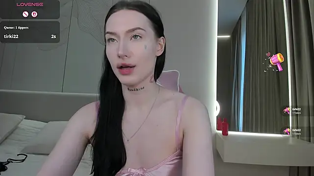 JenniferQueen11 Adlı Modelin Canlı XXX Sohbeti
