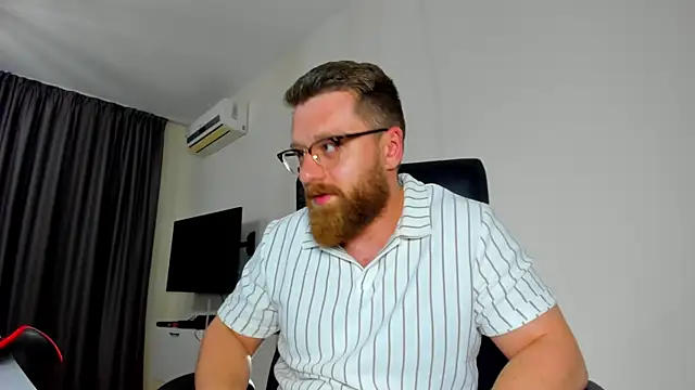 Findom_guy élő XXX-chatje