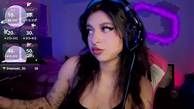 larah_uwu Live XXX Chat