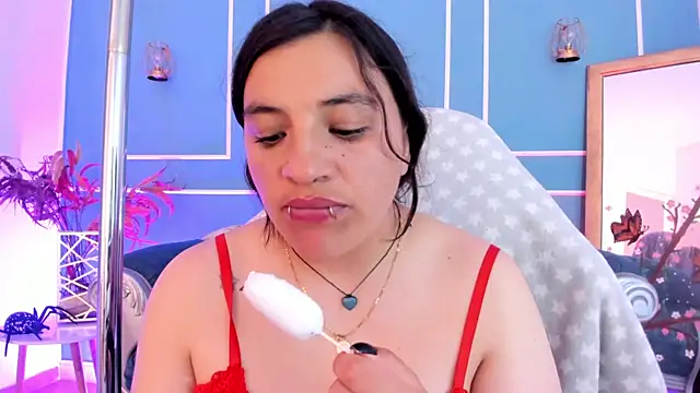 Chat XXX en directo de TaraTaylorr