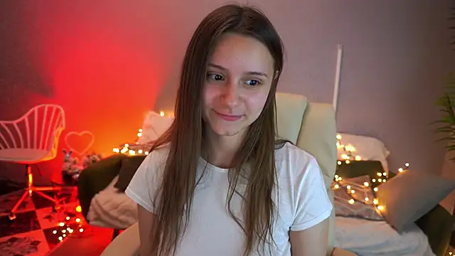 TinyNatalie Chat XXX in diretta
