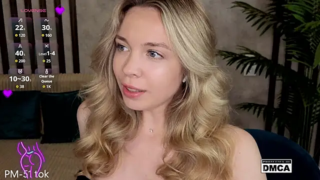 Holl1Would Live XXX Chat
