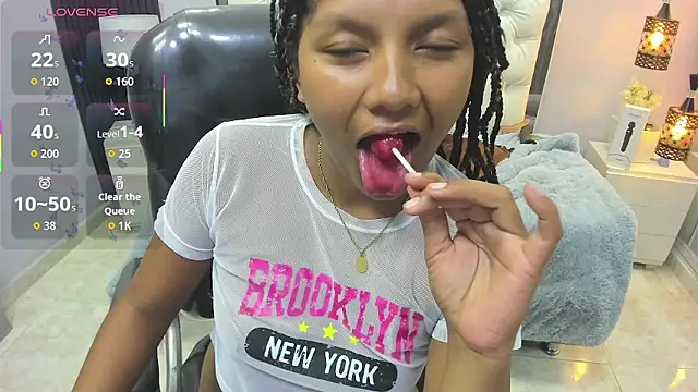 Naomii_32 라이브 XXX 채팅