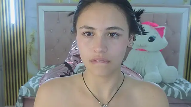 bonnie_1s Adlı Modelin Canlı XXX Sohbeti