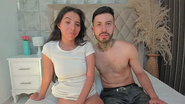 StevenAndLaura Show in webcam