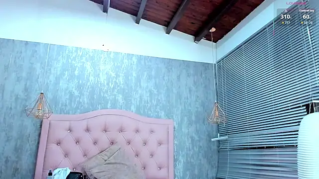 naomidibello's Live XXX Chat