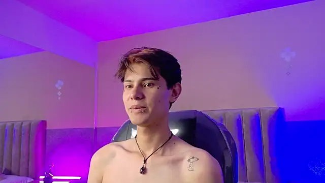 Chat XXX en directo de Derek_Sinn