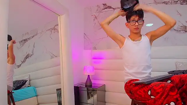 Marcus_and_Tony Live XXX-Chat
