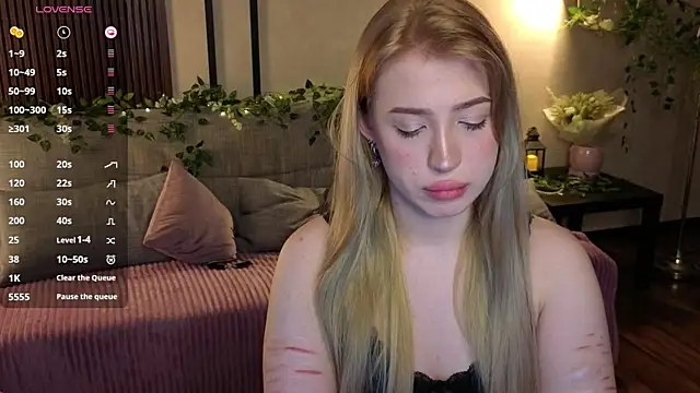 XXX chat uživo modela linaloon