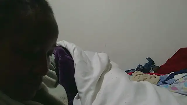 Chat +18 de sluttylaura21 ao vivo