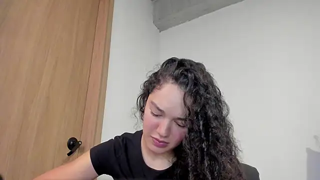 MiaRouseex 现场XXX聊天