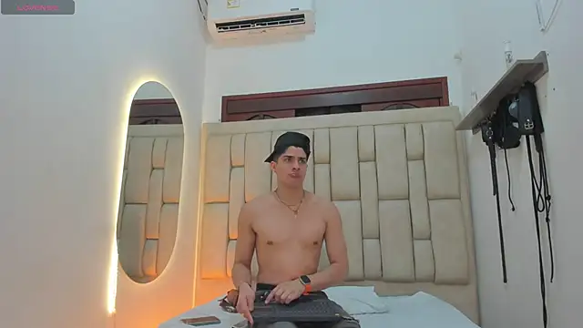 ElvisAdams_osn Webbikameraesitys