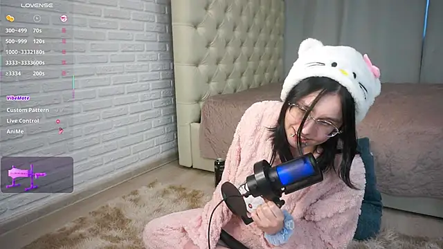 CloudyLina Chat XXX live