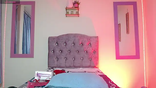 naya_10's Live XXX Chat