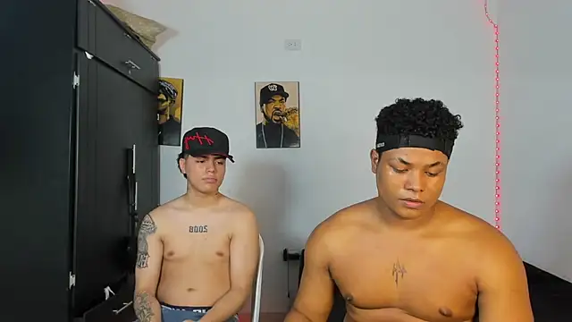 Show modela just2latins na web-kameri