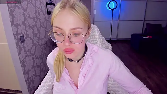 XXX chat uživo modela CeaneLino