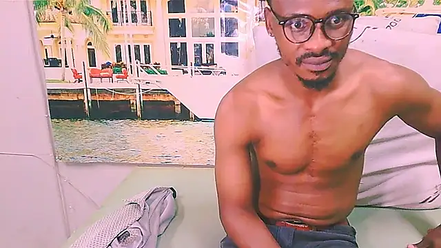 Show modela EbonyTiger69 na web-kameri