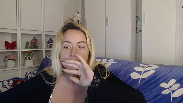 Živý XXX chat _karolynesyera_