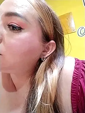 SabrinaVantress' Live XXX Chat