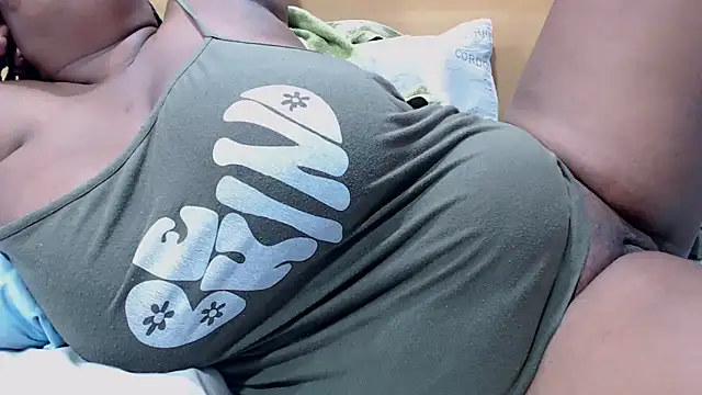 GiantTittts – Naživo XXX chat