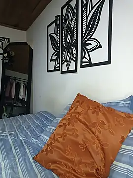 Valeria888 即時 XXX 聊天