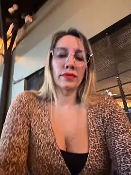 Gatitacarlita's Live XXX Chat