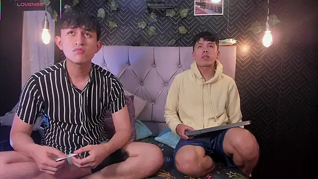 Hoot_boyss_ Webcam-Show