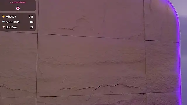XXX chat uživo modela Osiriss_
