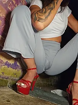 Yuky_ta লাইভ XXX চ্যাট