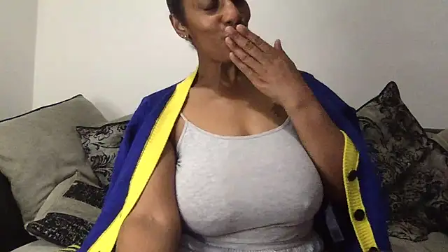 Chat +18 de ThatNanNextDoor ao vivo