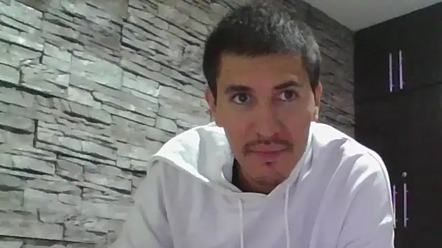 Chatroom XXX en direct de Sexylatin64
