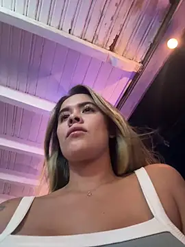 Emilia_Bakerr élő XXX-chatje