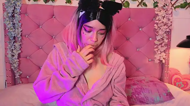 Kira-Yuzu's Live XXX Chat