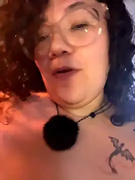 Онлайн чат XXX CurlyMilf_Vannexxxa