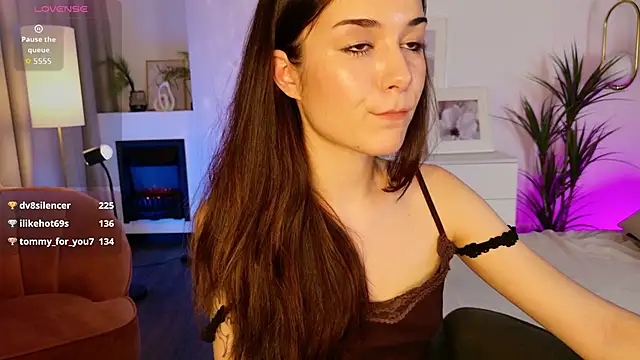 SkinnyEllie's Live XXX Chat
