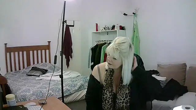 Chatroom XXX en direct de Miahotmilf
