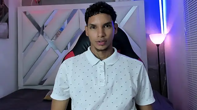 kai_storm77 webkamerás műsora