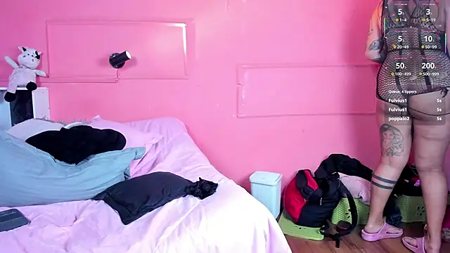CURVY_EBONY_MILF 即時 XXX 聊天