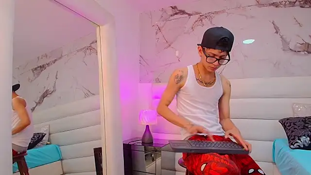 Marcus_and_Tony's Webcam Show