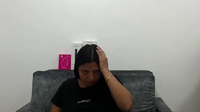 Leylafourniert Adlı Modelin Canlı XXX Sohbeti