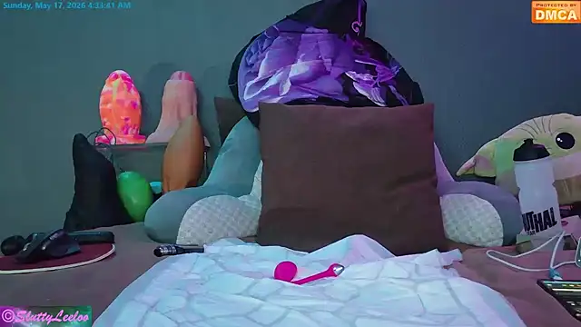 MissSluttyLeeloo webcam show
