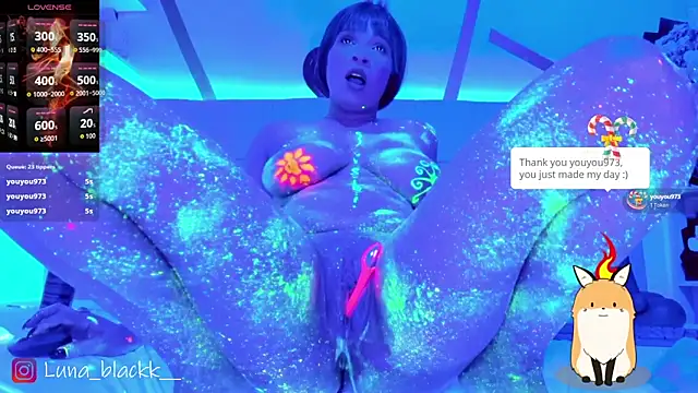 Luna_blackk Show in webcam