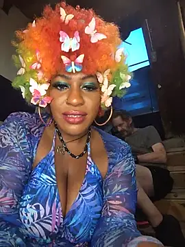 Pokazy przed kamerką – AmazonianMistress