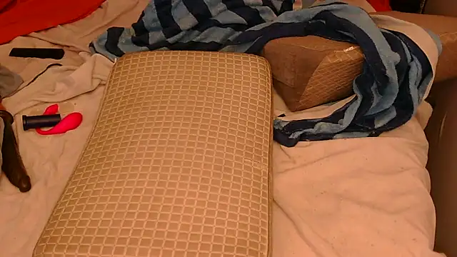 Piercedmuscle80 élő XXX-chatje