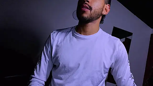 Show modela 3v1l na web-kameri
