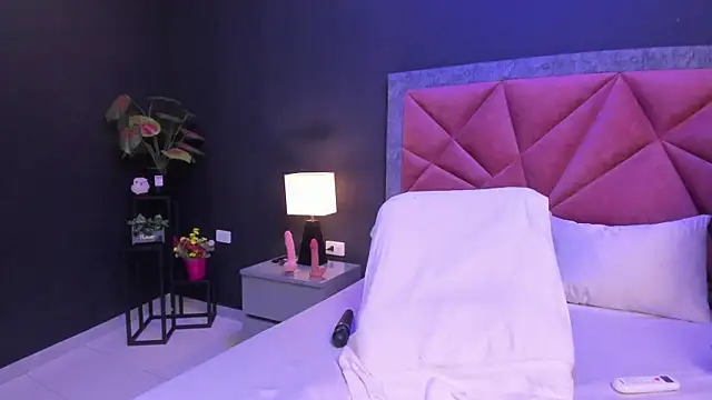 mia_milff Show in webcam