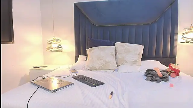 KikiMoon Live XXX-chat